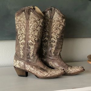 Corral boots size 7m. Brown with bone stitching. Worn 3 times. The“wedding boot”
